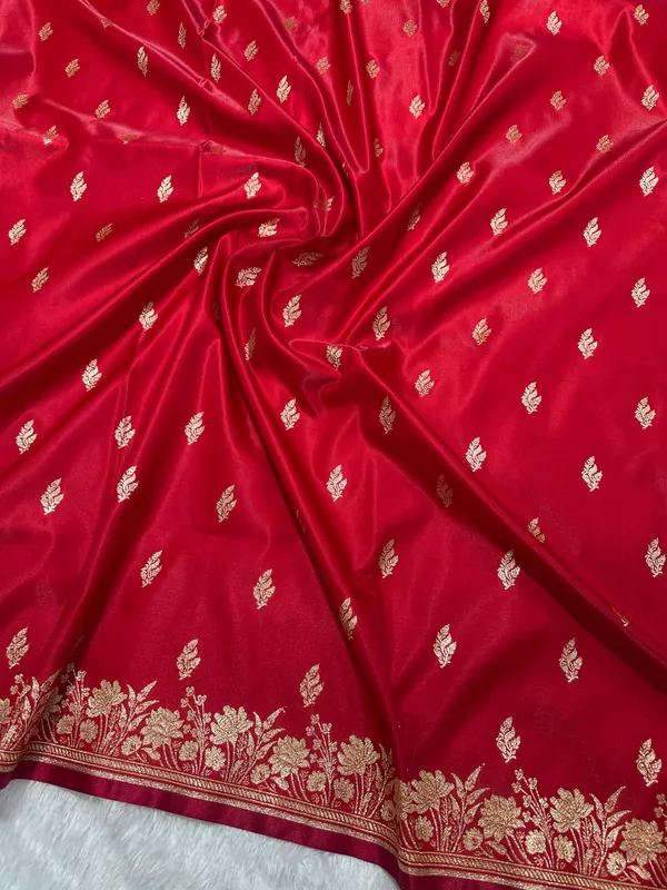 Crimson_Red_Satin_Silk_Banarasi_Saree_With_Delicate_Floral_Arch_Border_And_Bold_Gold_Panna_Butis