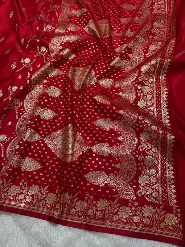 Crimson_Red_Satin_Silk_Banarasi_Saree_With_Delicate_Floral_Arch_Border_And_Bold_Gold_Panna_Butis