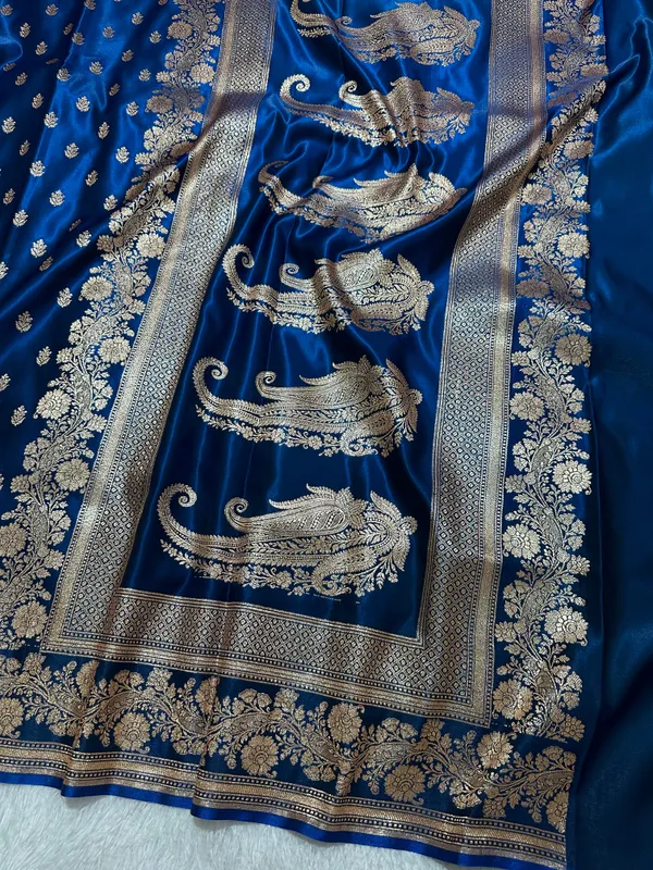 Royal_Ink_Blue_Satin_Silk_Banarasi_Saree_With_Delicate_Floral_Arch_Border_And_Full_Bloomed_Rose_Butis