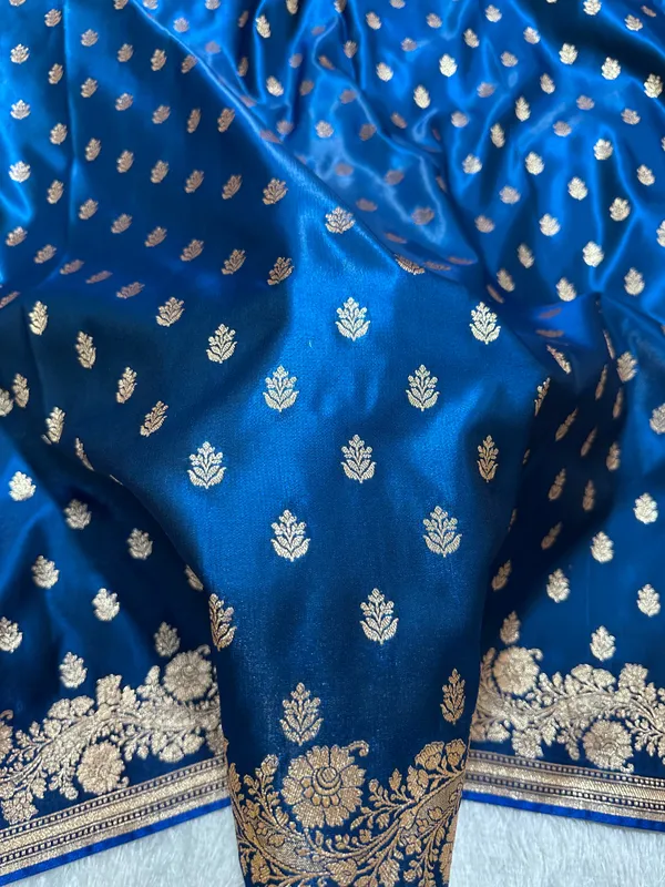Royal_Ink_Blue_Satin_Silk_Banarasi_Saree_With_Delicate_Floral_Arch_Border_And_Full_Bloomed_Rose_Butis