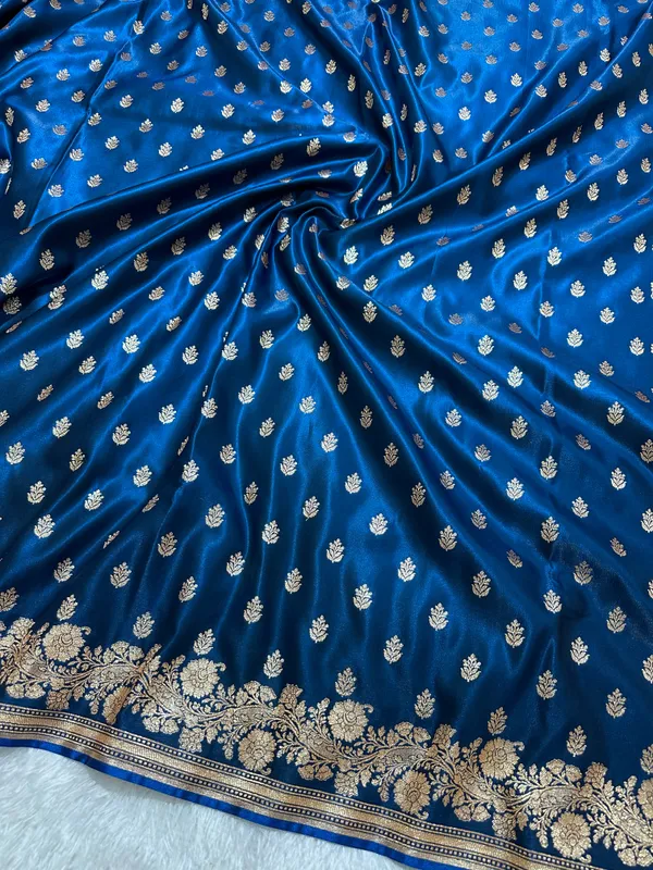 Royal_Ink_Blue_Satin_Silk_Banarasi_Saree_With_Delicate_Floral_Arch_Border_And_Full_Bloomed_Rose_Butis