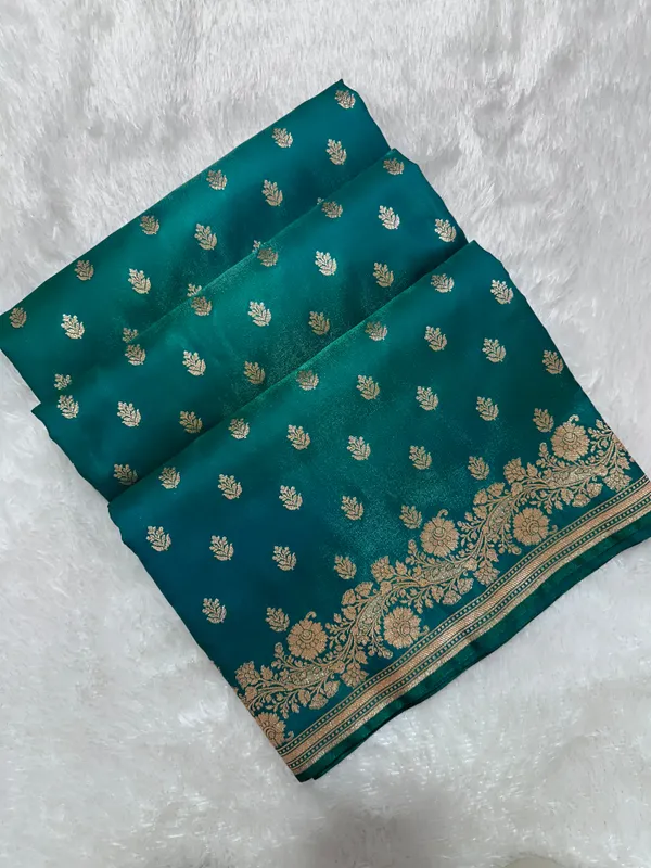Elegant_Rama_Green_Satin_Silk_Banarasi_Saree_With_Delicate_Floral_Arch_Border_And_Full_Bloomed_Rose_Butis