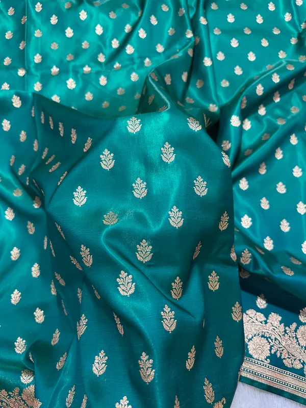 Elegant_Rama_Green_Satin_Silk_Banarasi_Saree_With_Delicate_Floral_Arch_Border_And_Full_Bloomed_Rose_Butis