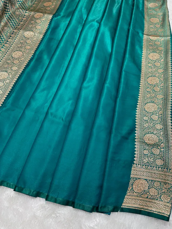 Elegant_Rama_Green_Satin_Silk_Banarasi_Saree_With_Royal_Meena_Floral_Border_And_Ornate_Peacock_Feather_Butis
