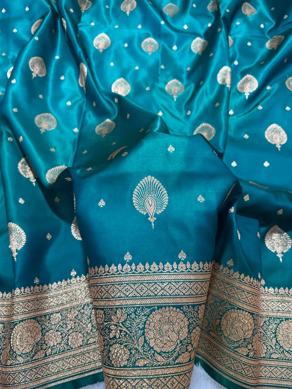 Elegant_Rama_Green_Satin_Silk_Banarasi_Saree_With_Royal_Meena_Floral_Border_And_Ornate_Peacock_Feather_Butis