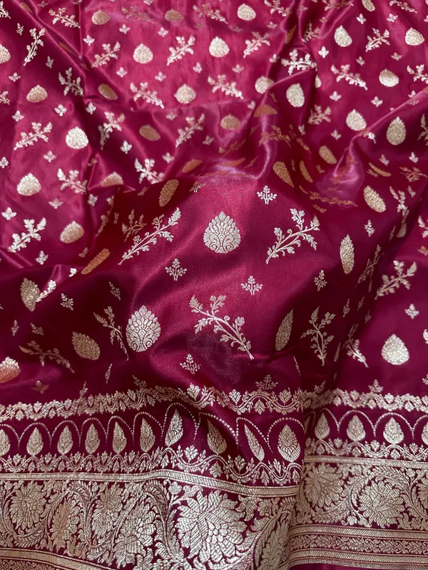 Bridal_Maroon_Satin_Silk_Banarasi_Saree_With_Royal_Floral_Jhallar_Border_And_Traditional_Kalka_Floral_Sprig_Body_Work