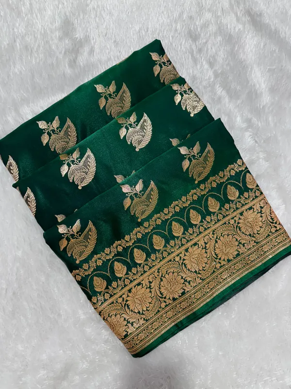 Elegant_Bottle_Green_Satin_Silk_Banarasi_Saree_With_Royal_Floral_Jhallar_Border_And_Royal_Peacock_Paisley_Butis
