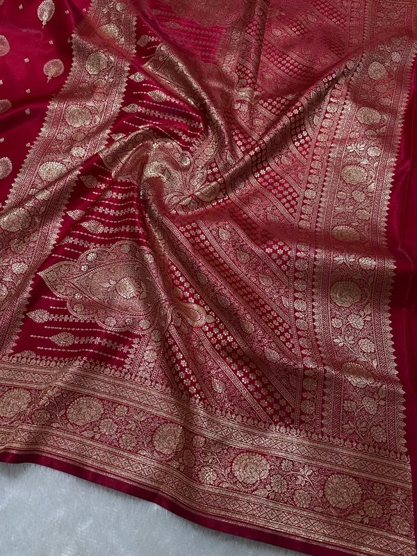 Elegant_Crimson_Red_Satin_Silk_Banarasi_Saree_With_Royal_Meena_Floral_Border_And_Ornate_Peacock_Feather_Butis