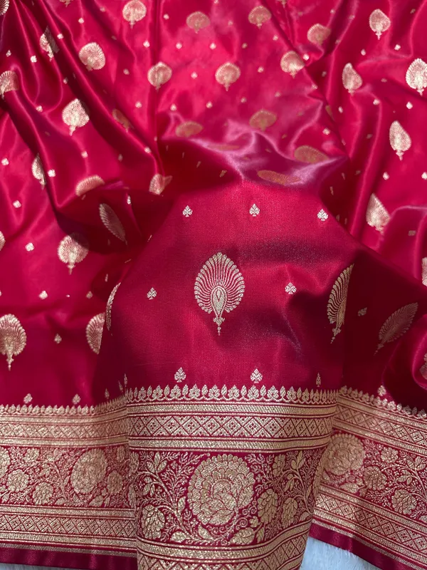 Elegant_Crimson_Red_Satin_Silk_Banarasi_Saree_With_Royal_Meena_Floral_Border_And_Ornate_Peacock_Feather_Butis