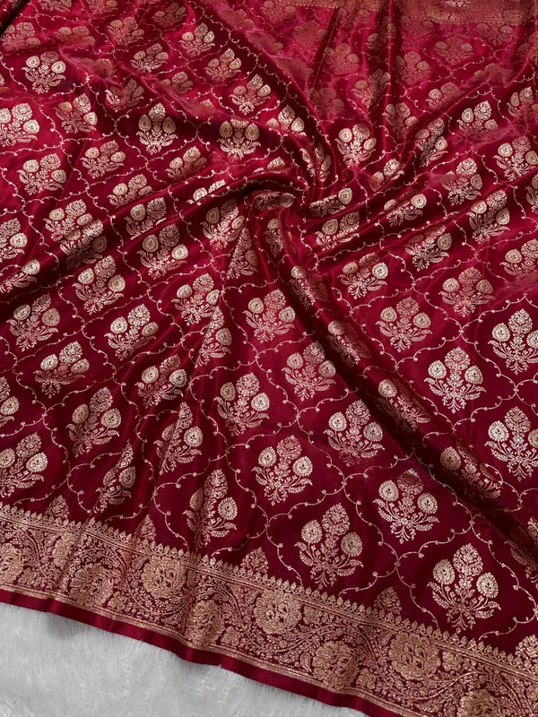Elegant_Maroon_Satin_Silk_Banarasi_Saree_With_Ornate_Floral_Vine_Border_And_Full_Jaal_Body_Work