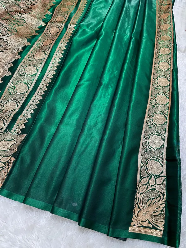 Elegant_Bottle_Green_Satin_Silk_Banarasi_Saree_With_Royal_Meena_Floral_Border_And_Traditional_Diamond_Kalka_Butis