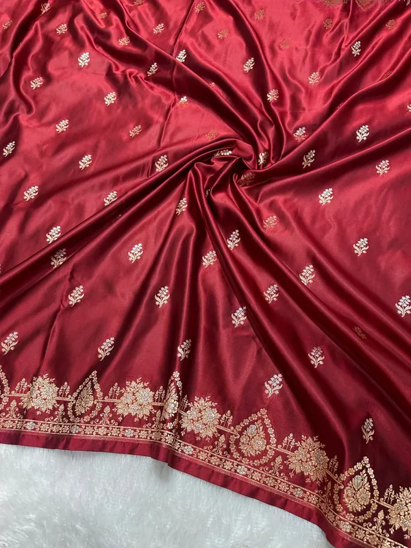 Elegant_Maroon_Katan_Silk_Banarasi_Saree_With_Delicate_Floral_Arch_Border_And_Full_Bloomed_Rose_Butis