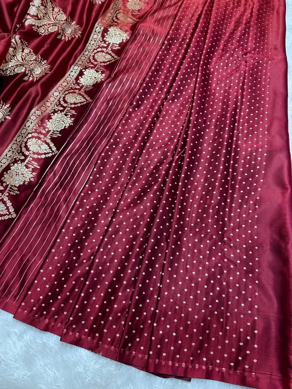 Elegant_Maroon_Katan_Silk_Banarasi_Saree_With_Delicate_Floral_Arch_Border_And_Full_Bloomed_Rose_Butis