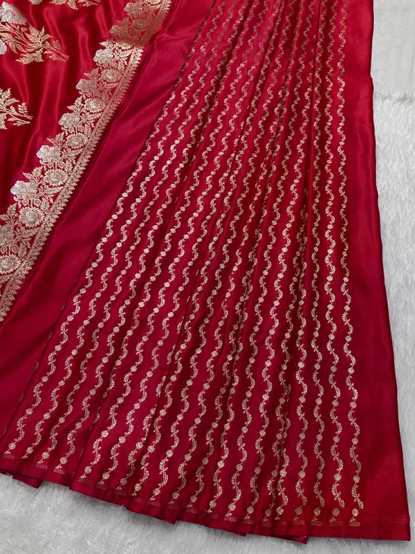 Elegant_Tomato_Red_Katan_Silk_Banarasi_Saree_With_Delicate_Floral_Arch_Border_And_Traditional_Bouquet_Leaf_Butis
