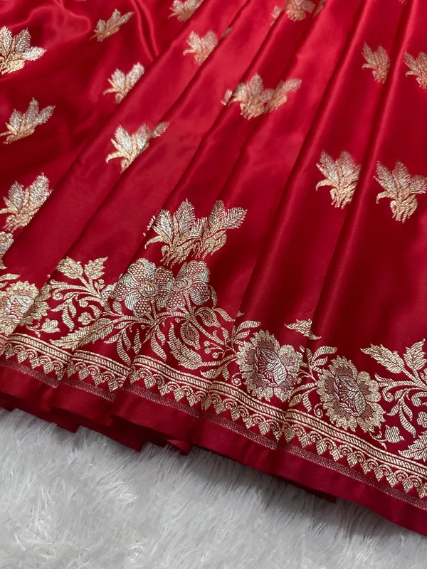 Elegant_Tomato_Red_Katan_Silk_Banarasi_Saree_With_Delicate_Floral_Arch_Border_And_Traditional_Bouquet_Leaf_Butis