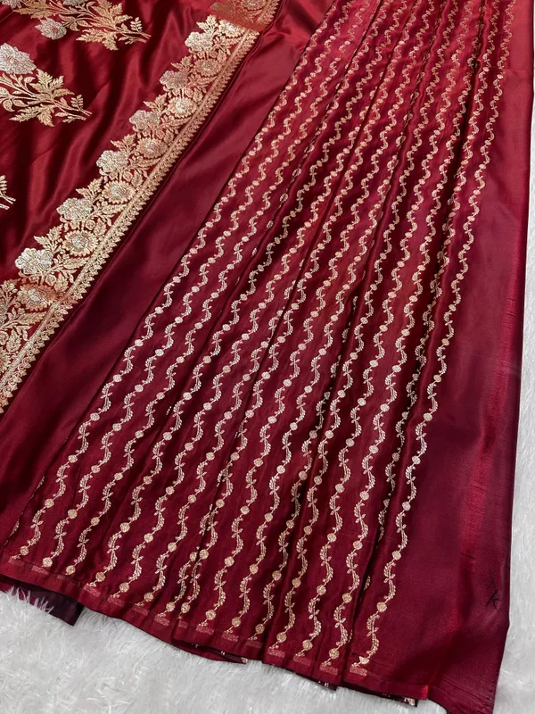 Elegant_Maroon_Katan_Silk_Banarasi_Saree_With_Delicate_Floral_Arch_Border_And_Traditional_Bouquet_Leaf_Butis