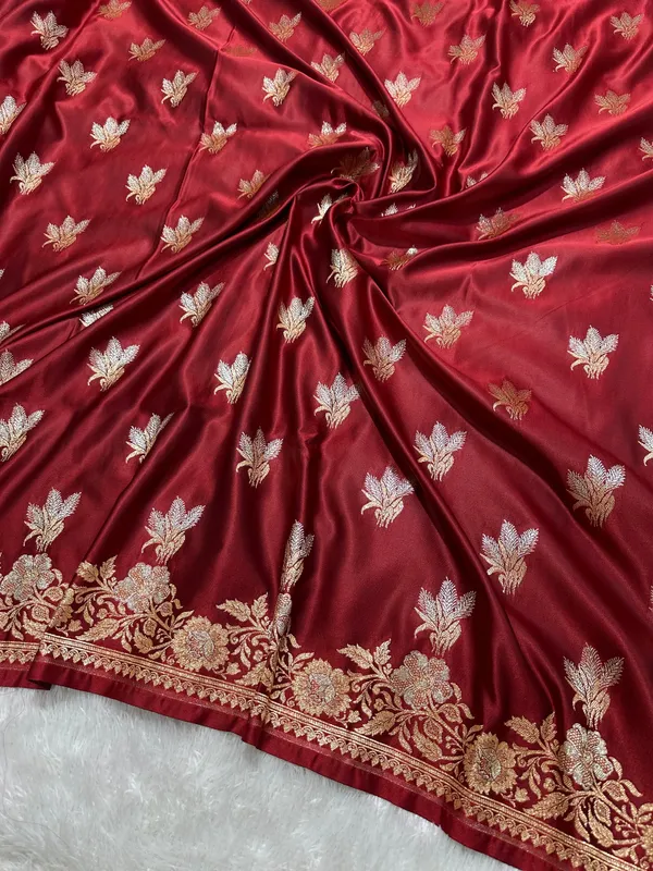 Elegant_Maroon_Katan_Silk_Banarasi_Saree_With_Delicate_Floral_Arch_Border_And_Traditional_Bouquet_Leaf_Butis