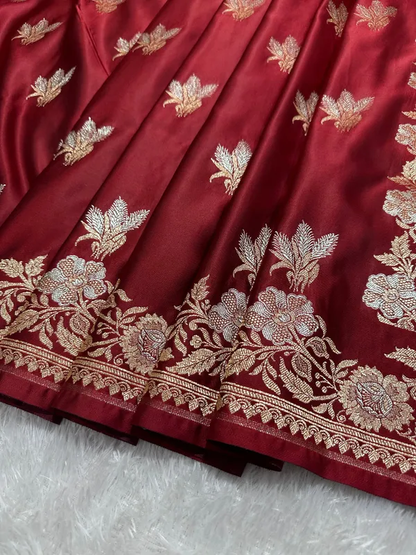 Elegant_Maroon_Katan_Silk_Banarasi_Saree_With_Delicate_Floral_Arch_Border_And_Traditional_Bouquet_Leaf_Butis