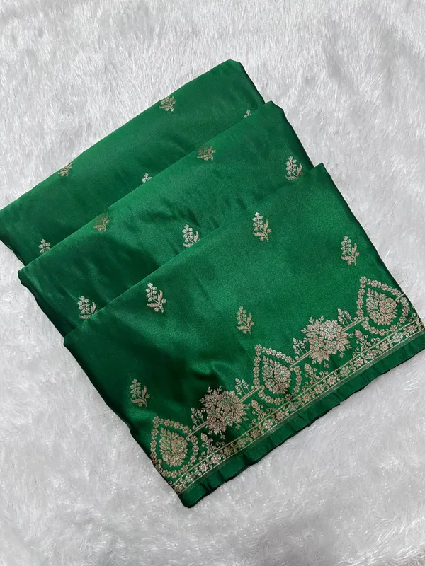 Elegant_Leaf_Green_Katan_Silk_Banarasi_Saree_With_Delicate_Floral_Arch_Border_And_Full_Bloomed_Rose_Butis