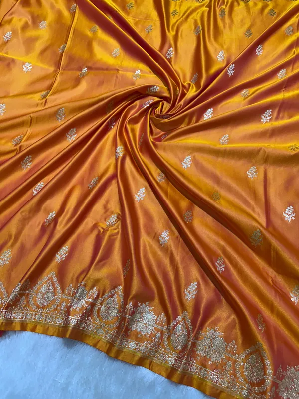 Mustard_Yellow_Katan_Silk_Banarasi_Saree_With_Delicate_Floral_Arch_Border_And_Full_Bloomed_Rose_Butis