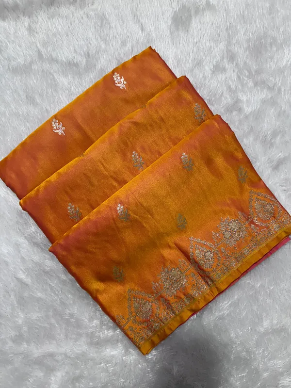 Mustard_Yellow_Katan_Silk_Banarasi_Saree_With_Delicate_Floral_Arch_Border_And_Full_Bloomed_Rose_Butis