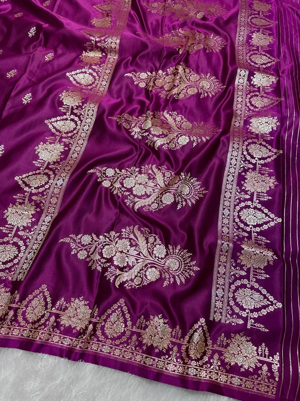 Elegant_Purple_Katan_Silk_Banarasi_Saree_With_Delicate_Floral_Arch_Border_And_Full_Bloomed_Rose_Butis