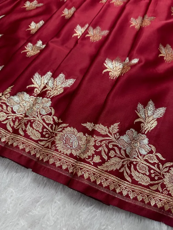 Elegant_Maroon_Katan_Silk_Banarasi_Saree_With_Delicate_Floral_Arch_Border_And_Traditional_Bouquet_Leaf_Butis