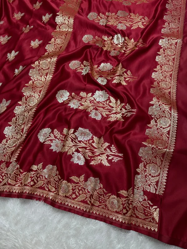 Elegant_Maroon_Katan_Silk_Banarasi_Saree_With_Delicate_Floral_Arch_Border_And_Traditional_Bouquet_Leaf_Butis