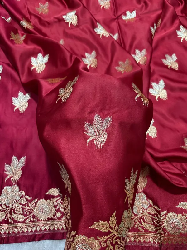 Elegant_Maroon_Katan_Silk_Banarasi_Saree_With_Delicate_Floral_Arch_Border_And_Traditional_Bouquet_Leaf_Butis