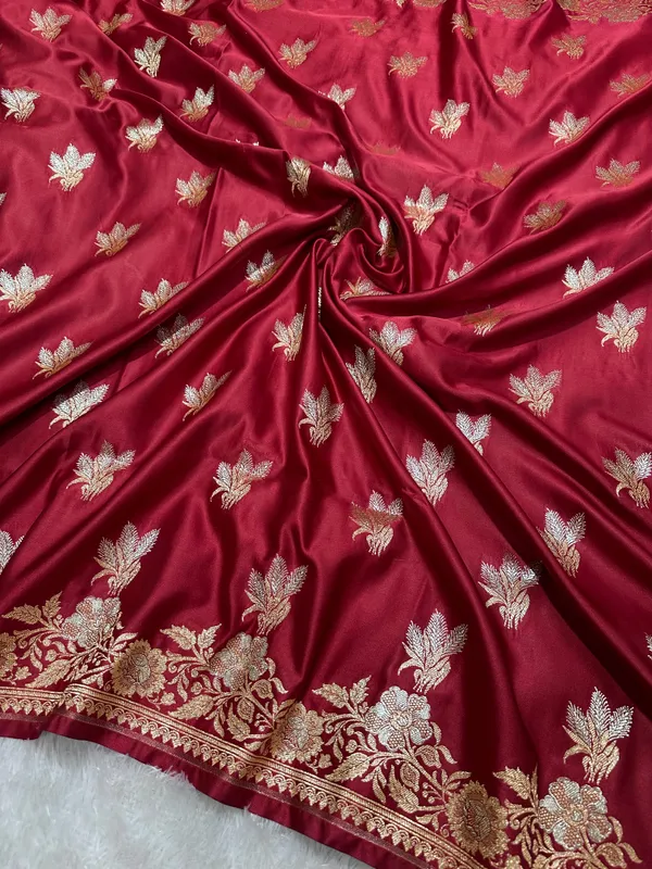 Elegant_Maroon_Katan_Silk_Banarasi_Saree_With_Delicate_Floral_Arch_Border_And_Traditional_Bouquet_Leaf_Butis