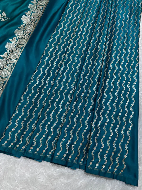 Premium_Peacock_Blue_Katan_Silk_Banarasi_Saree_With_Delicate_Floral_Arch_Border_And_Traditional_Bouquet_Leaf_Butis