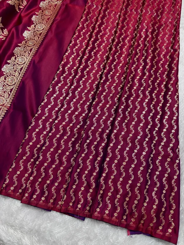 Elegant_Wine_Purple_Katan_Silk_Banarasi_Saree_With_Delicate_Floral_Arch_Border_And_Traditional_Bouquet_Leaf_Butis