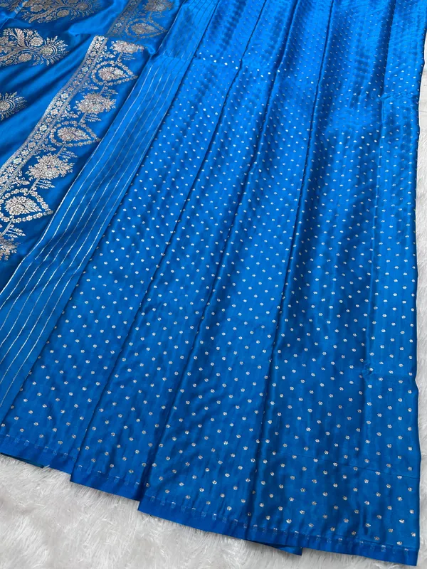 Elegant_Royal_Cerulean_Blue_Katan_Silk_Banarasi_Saree_With_Delicate_Floral_Arch_Border_And_Full_Bloomed_Rose_Butis