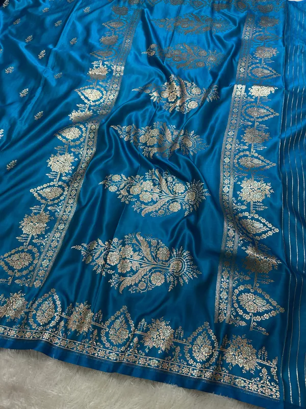 Elegant_Royal_Cerulean_Blue_Katan_Silk_Banarasi_Saree_With_Delicate_Floral_Arch_Border_And_Full_Bloomed_Rose_Butis