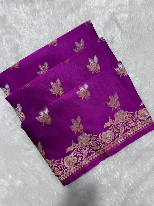 Elegant_Magenta_Purple_Katan_Silk_Banarasi_Saree_With_Delicate_Floral_Arch_Border_And_Traditional_Bouquet_Leaf_Butis