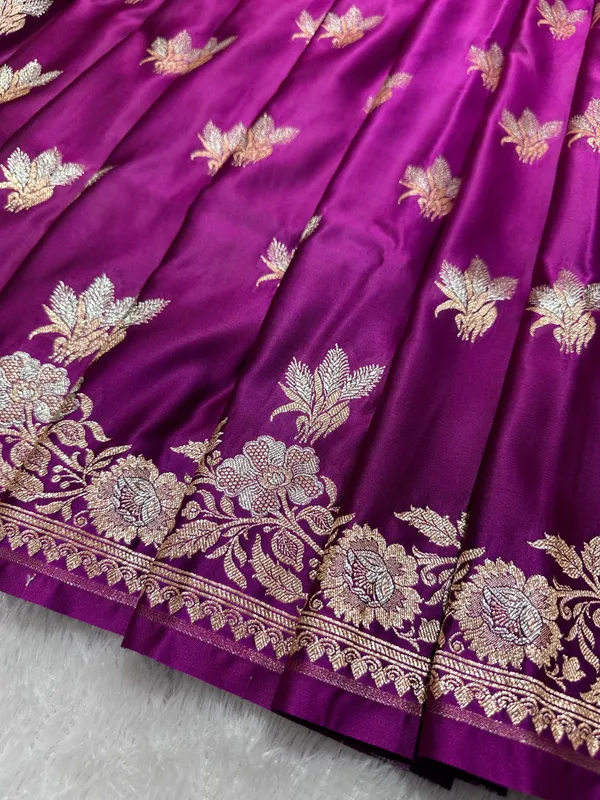 Elegant_Magenta_Purple_Katan_Silk_Banarasi_Saree_With_Delicate_Floral_Arch_Border_And_Traditional_Bouquet_Leaf_Butis