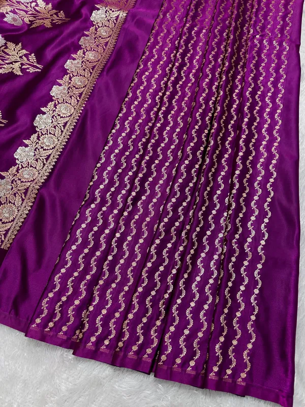 Elegant_Magenta_Purple_Katan_Silk_Banarasi_Saree_With_Delicate_Floral_Arch_Border_And_Traditional_Bouquet_Leaf_Butis