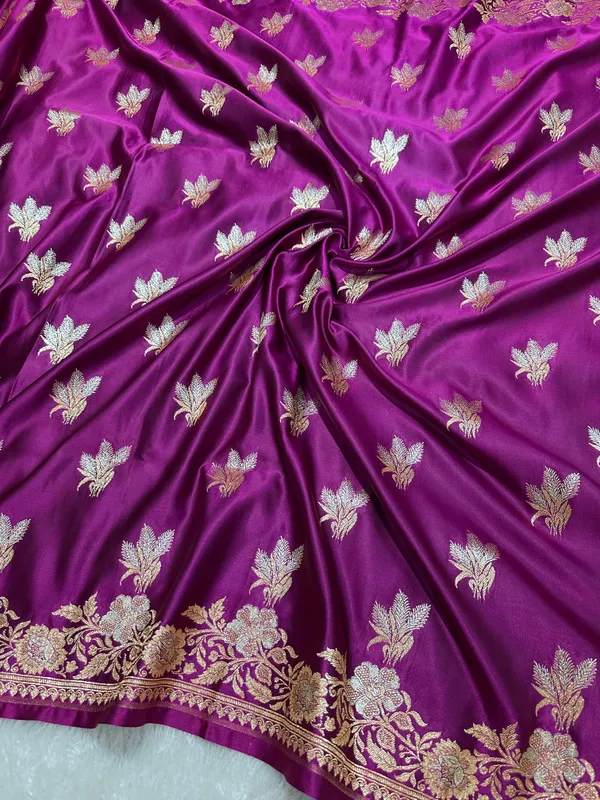 Elegant_Magenta_Purple_Katan_Silk_Banarasi_Saree_With_Delicate_Floral_Arch_Border_And_Traditional_Bouquet_Leaf_Butis