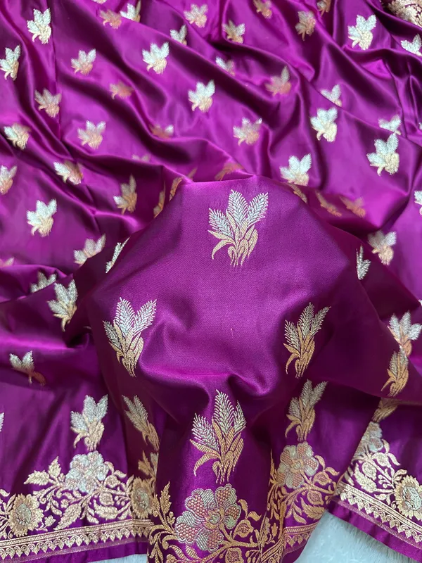 Elegant_Magenta_Purple_Katan_Silk_Banarasi_Saree_With_Delicate_Floral_Arch_Border_And_Traditional_Bouquet_Leaf_Butis