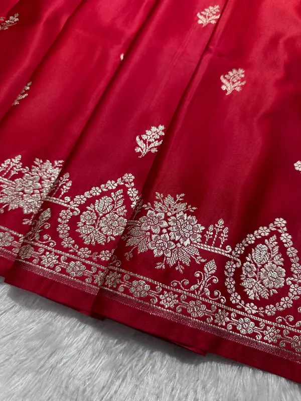 Elegant_Crimson_Red_Katan_Silk_Banarasi_Saree_With_Delicate_Floral_Arch_Border_And_Full_Bloomed_Rose_Butis
