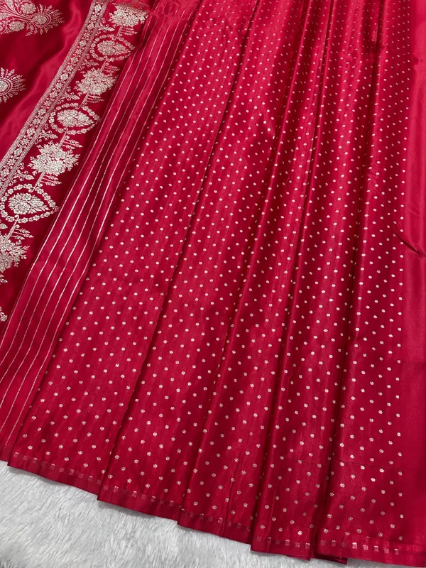 Elegant_Crimson_Red_Katan_Silk_Banarasi_Saree_With_Delicate_Floral_Arch_Border_And_Full_Bloomed_Rose_Butis