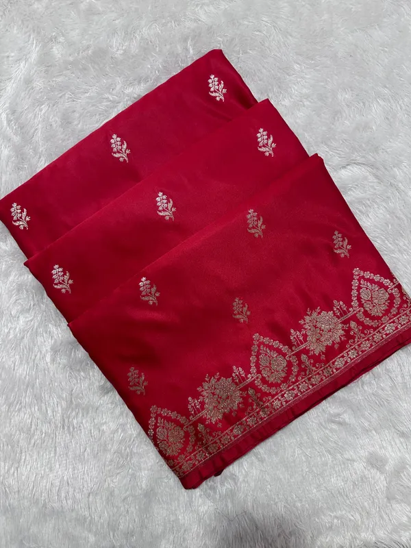 Elegant_Crimson_Red_Katan_Silk_Banarasi_Saree_With_Delicate_Floral_Arch_Border_And_Full_Bloomed_Rose_Butis