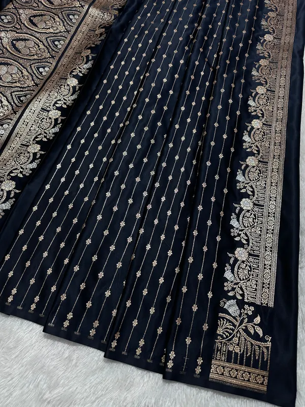 Elegant_Jet_Black_Katan_Silk_Banarasi_Saree_With_Delicate_Floral_Arch_Border_And_Full_Bloomed_Rose_Butis