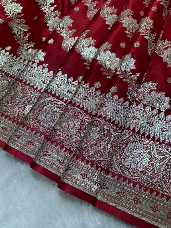 Royal_Crimson_Red_Katan_Silk_Banarasi_Saree_With_Ornate_Traditional_Meena_Pallu_And_Elegant_Gold_Zari_Border