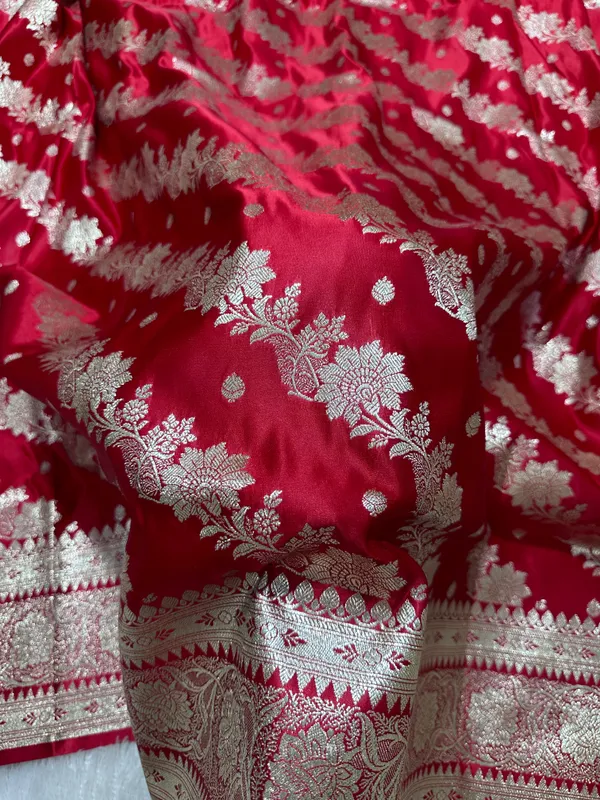 Royal_Crimson_Red_Katan_Silk_Banarasi_Saree_With_Ornate_Traditional_Meena_Pallu_And_Elegant_Gold_Zari_Border