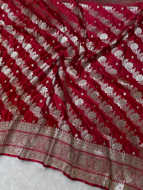 Royal_Crimson_Red_Katan_Silk_Banarasi_Saree_With_Ornate_Traditional_Meena_Pallu_And_Elegant_Gold_Zari_Border