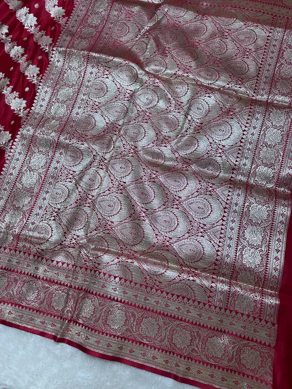Royal_Crimson_Red_Katan_Silk_Banarasi_Saree_With_Ornate_Traditional_Meena_Pallu_And_Elegant_Gold_Zari_Border