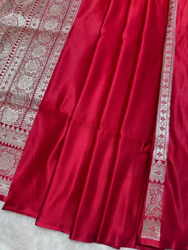 Royal_Crimson_Red_Katan_Silk_Banarasi_Saree_With_Ornate_Traditional_Meena_Pallu_And_Elegant_Gold_Zari_Border