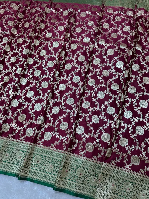 Royal_Wine_Plum_Katan_Silk_Banarasi_Saree_With_Contrasting_Green_Border_And_Full_Rose_Vine_Jaal_Work