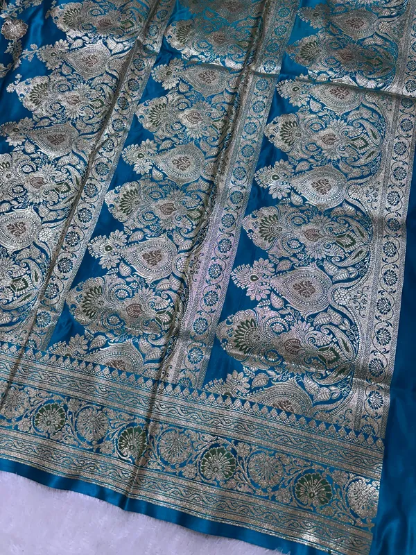 Premium_Peacock_Blue_Katan_Silk_Banarasi_Saree_With_Traditional_Floral_Vine_Jaal_And_Ornate_Zari_Border
